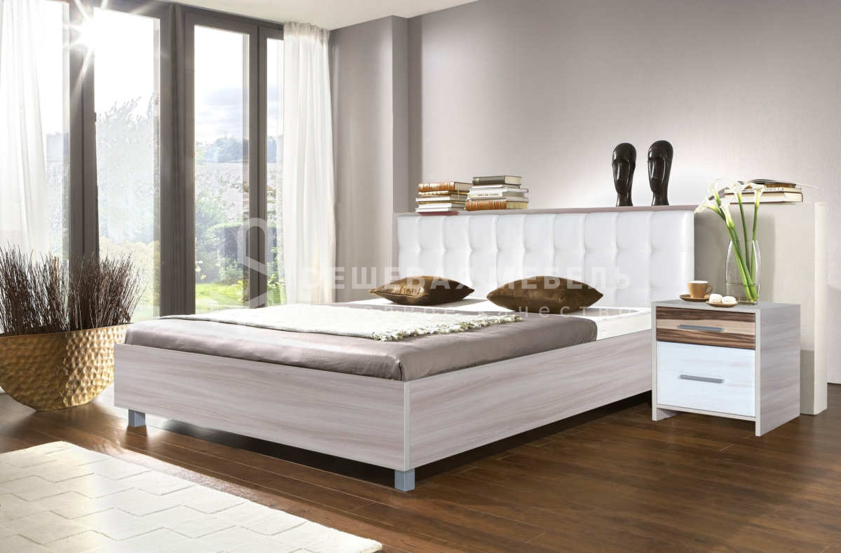 Кровать с мягким изголовьем