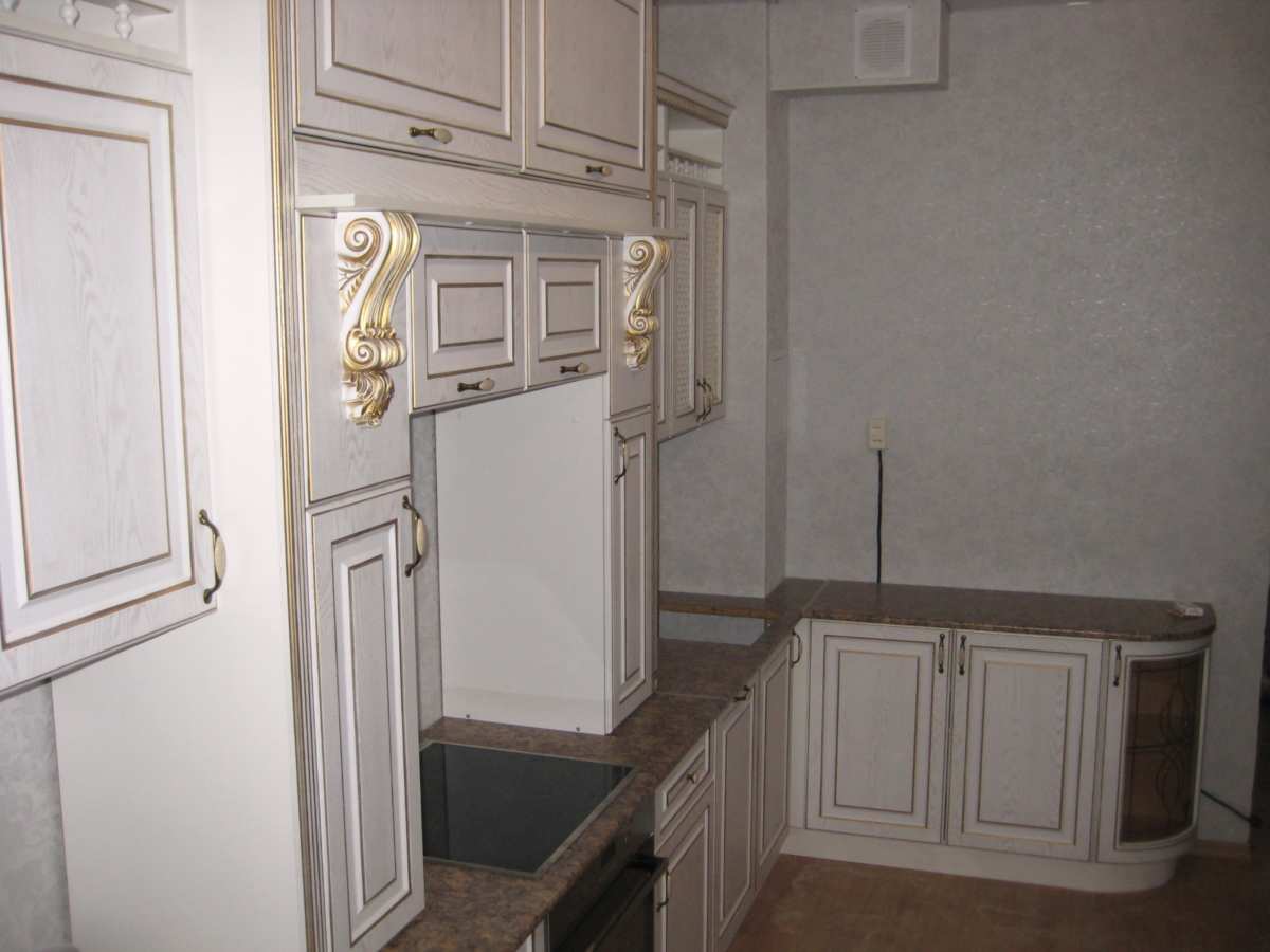 Кухня Традиция с золотой патиной (фото 1)