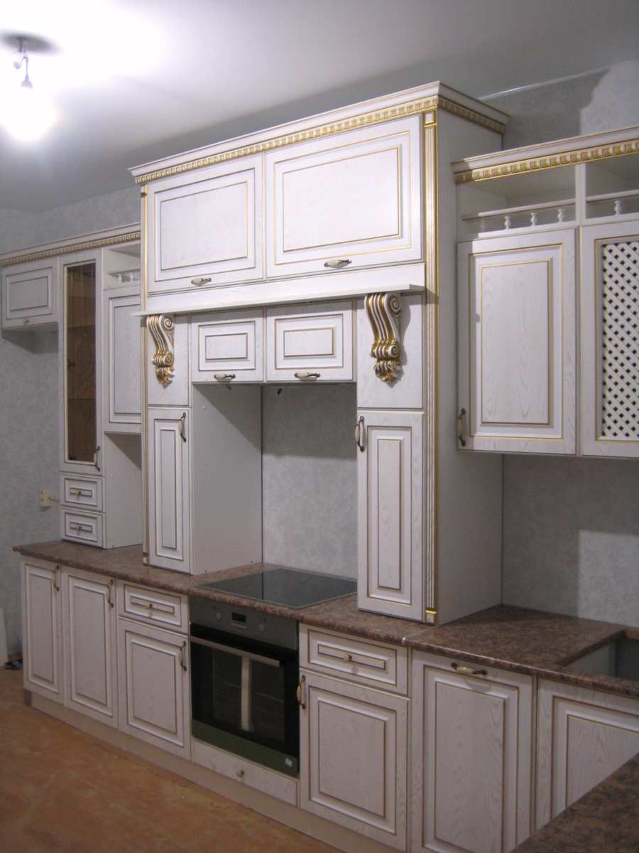 Кухня Традиция с золотой патиной (фото 2)